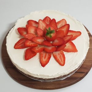 Keto Strawberry Cheesecake with fresh strawberries