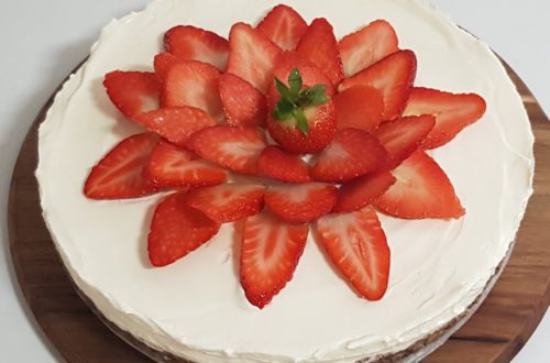 Keto Strawberry Cheesecake with fresh strawberries